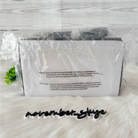 Badgley Mischka Quilted Black Crossbody - Picture 12 of 12